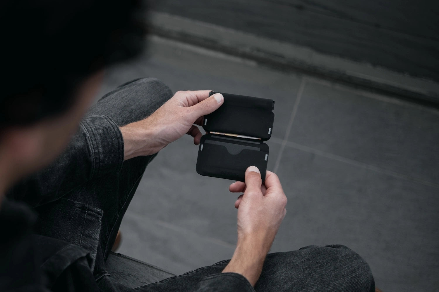 minimalist wallet with coin pocket