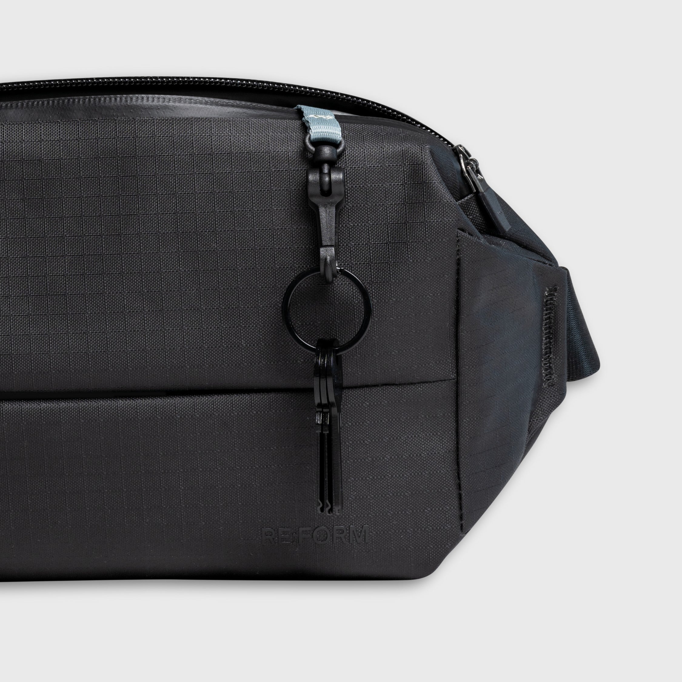 【新品】XB:01 CROSSBODY 3L RE:FORM RE:FORM® XB:01 (CROSSBODY) SLING BAG