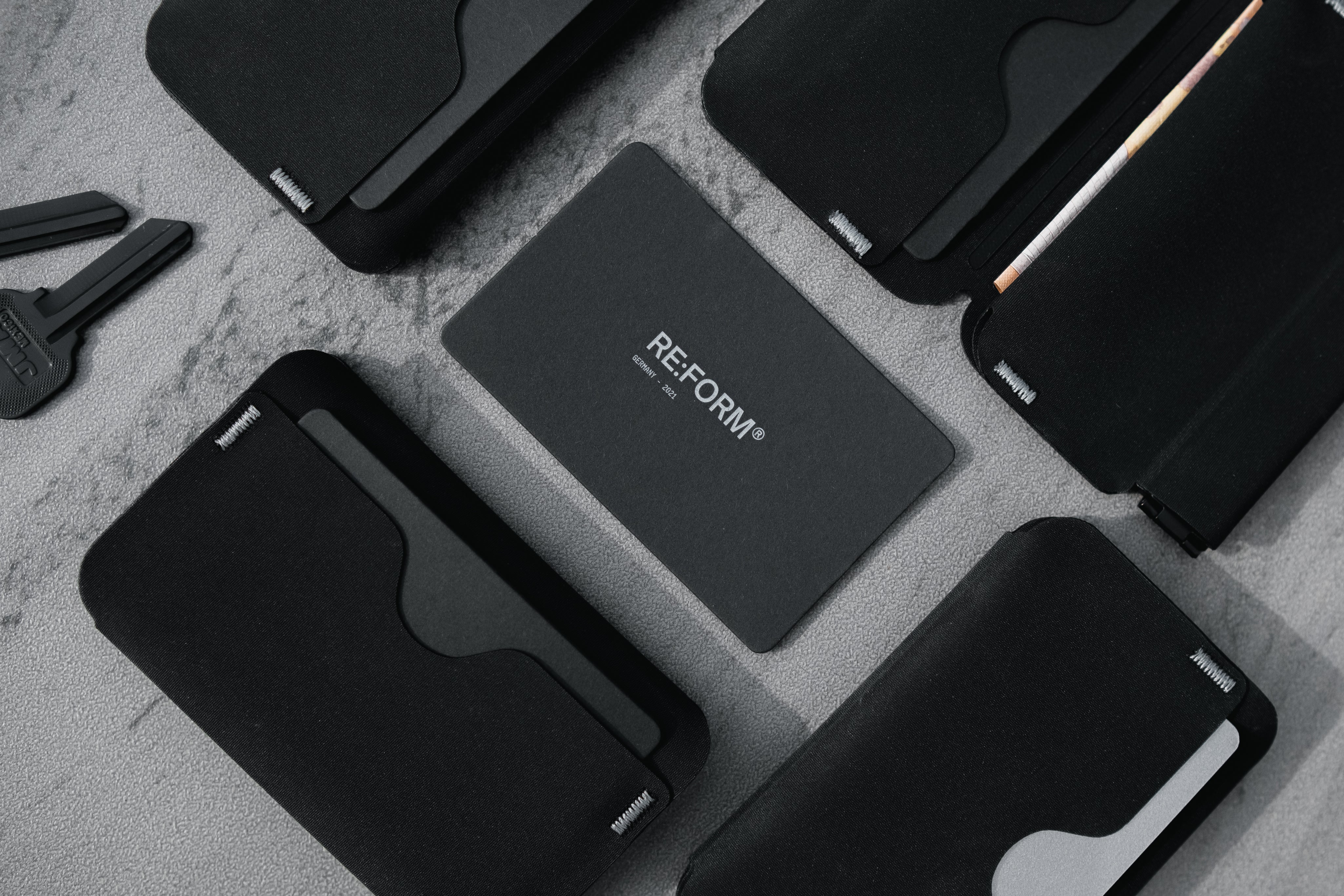 RE:FORM Minimalist Wallets Hold Coins, Cards, Bills, AirTag and Key