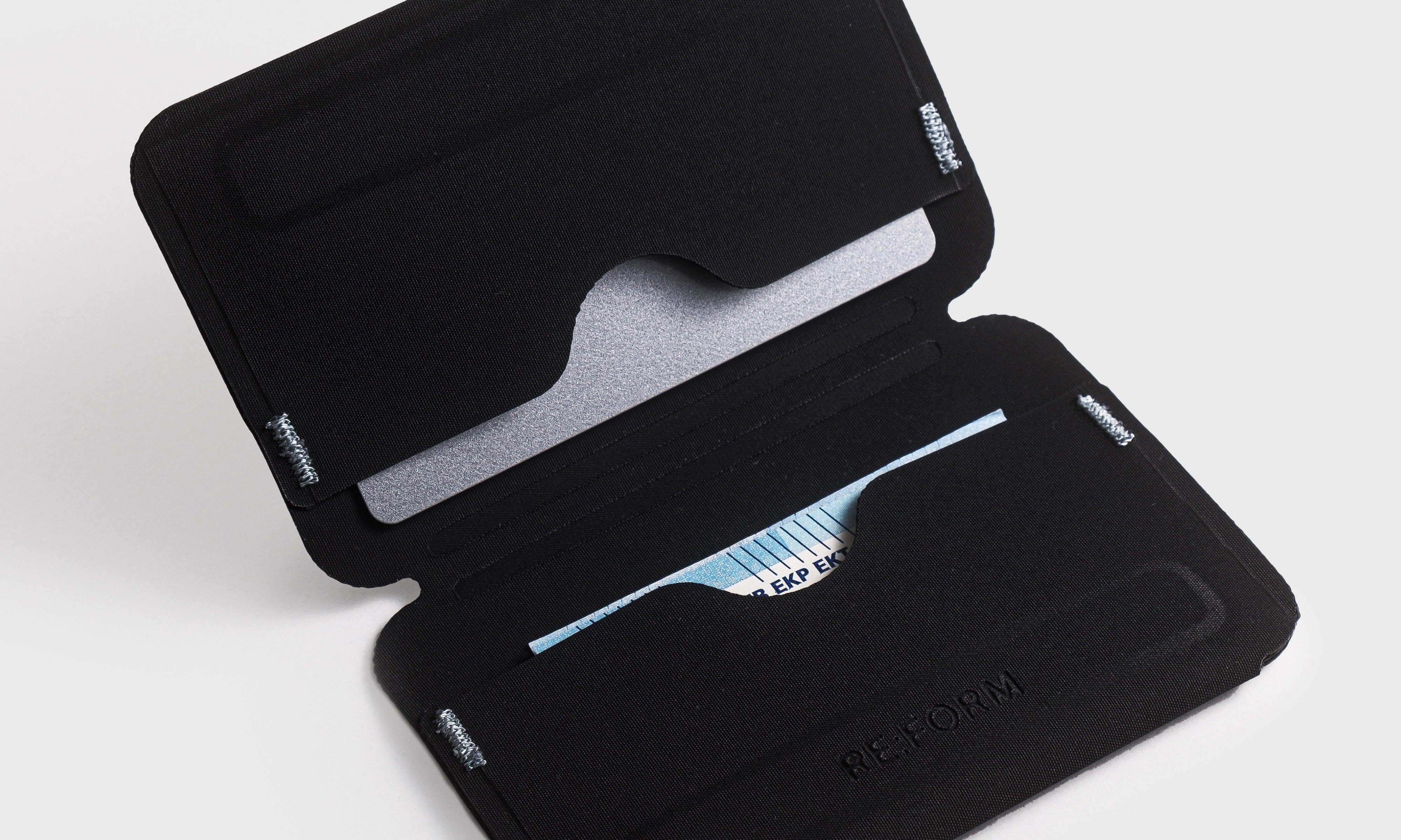 RE:FORM RE:02 Minimalist Card Holder with Magnetic Closure